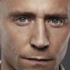Tom-Hiddleston-Nocny-portrier-655-456