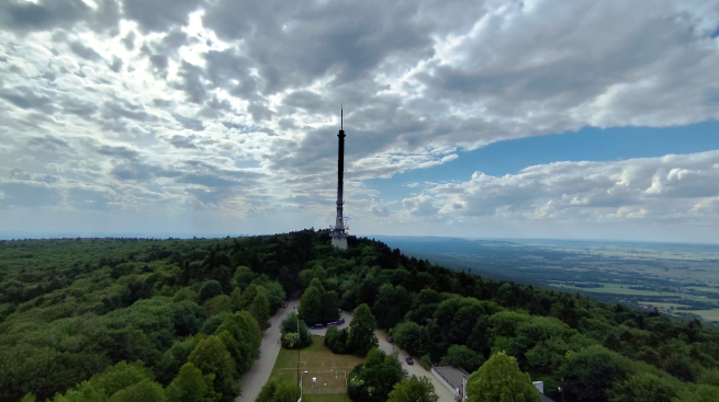 RTCN Święty Krzyż, jeden z obiektów nadawczych Emitela (fot. Adrian Gąbka)