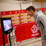 RobertLewandowskiporozmawialzpodopiecznymiFundacjiHerosi-150