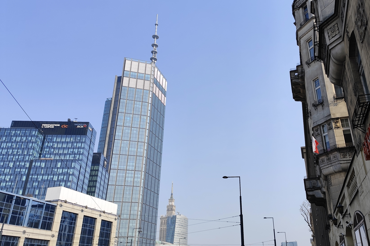 Kolejne stacje nadawane z najwyższego budynku w Polsce i UE