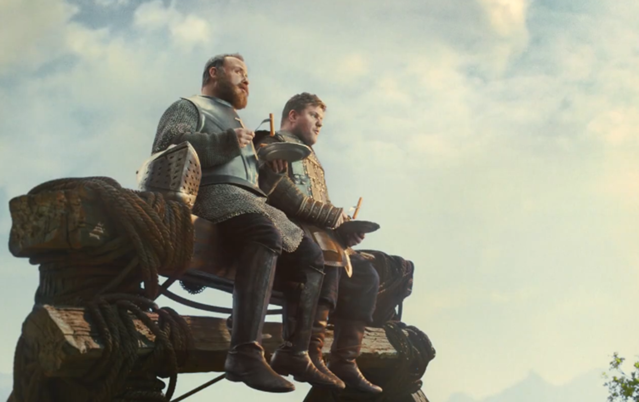 Bitwa o parówki z historią w tle w reklamie Krakusa