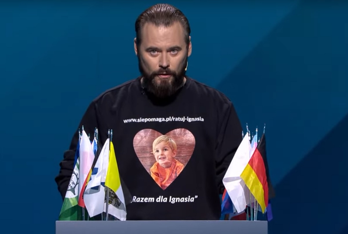 Wszyscy zwrócili uwagę na koszulkę Stanowskiego. Wiadomo już, ile dzięki niej udało się zebrać pieniędzy