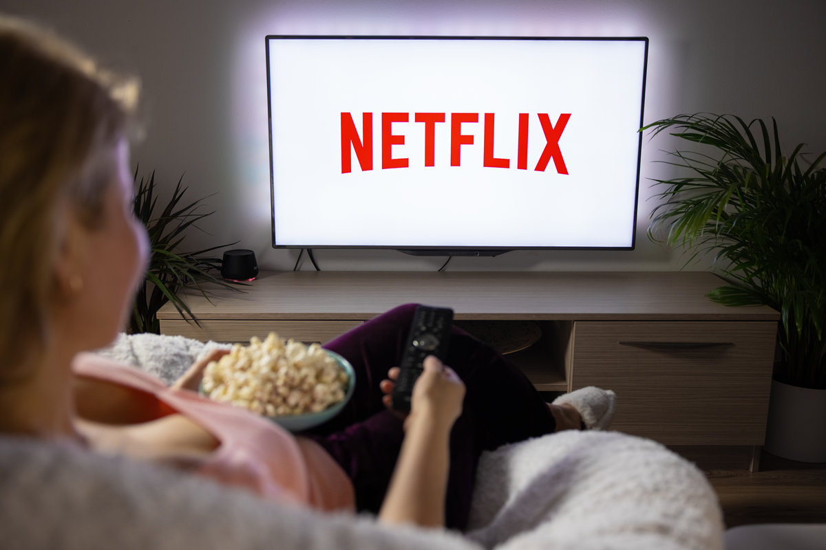 Aplikacja Netflix na telewizorze (fot. shutterstock.com)
