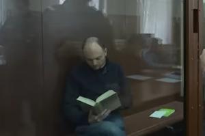 Władimir Kara-Murza podczas rozprawy (screen: YouTube/Channel 4 News)