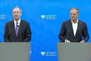 Brad Smith i Donald Tusk, fot. screen z youtube / kancelaria premiera