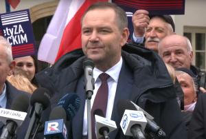 Karol Nawrocki podczas konferencji prasowej, fot. kadr z youtube / Nawrocki 2025