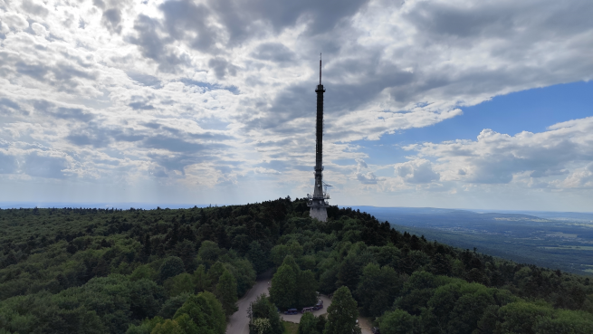 RTCN Święty Krzyż, jeden z obiektów nadawczych Emitela (fot. Adrian Gąbka)