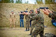 aktorzy-na-szkoleniu-wojskowym-serial-misja-afganistanjpg_1318589931.jpg