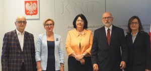 Członkowie KRRiT: prof. Tadeusz Kowalski, Agnieszka Glapiak,  dr hab. Hanna Karp,  Maciej Świrski i Marzena Paczuska (fot. KRRiT)