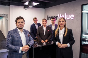 Management InnerValue Wojciech Iwaniuk (CEO), Andrzej Szurek (COO), Piotr Sobiś (CFO), Kamila Petrus i Mateusz Paradowski.