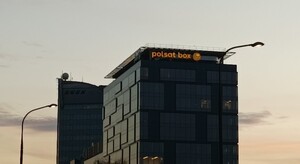 Budynek z logotypem Polsat Box 
