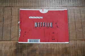 Słynna czerwona koperta Netflixa (screen: YouTube/DVD Netflix)
