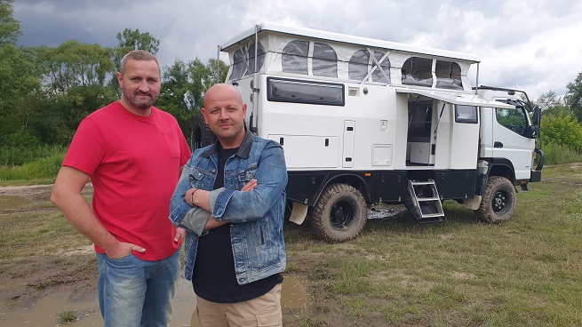 Adam Klimek i Grzegorz Duda w „Klimek kontra Duda”; fot. TVN Turbo 