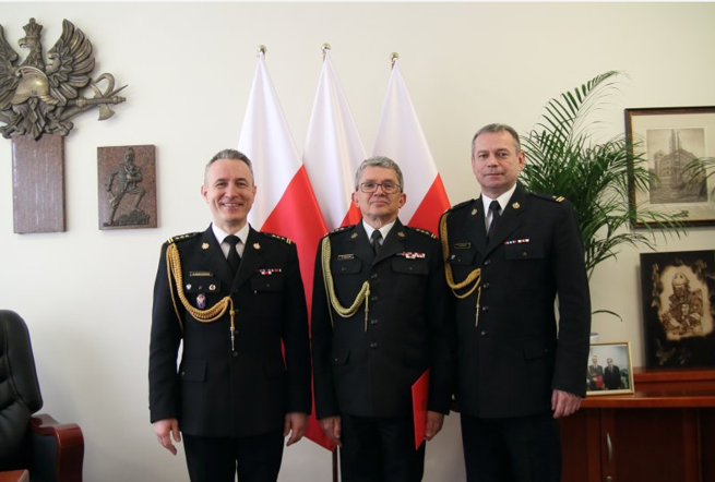 Paweł Frątczak (w środku), fot. asp. Tomasz Banaczkowski, „Przegląd Pożarniczy”