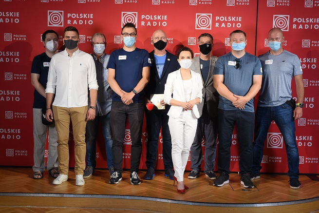 Część ekipy dziennikarskiej Polskiego Radia na Igrzyska Olimpijskie w Tokio - w środku prezes Agnieszka Kamińska; fot. Polskie Radio