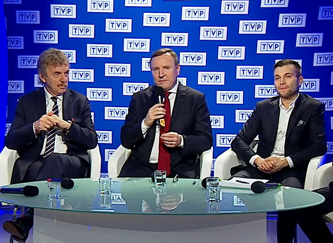 Od lewej: prezes PZPN Zbigniew Boniek, prezes TVP Jacek Kurski i dyrektor TVP Sport Marek Szkolnikowski