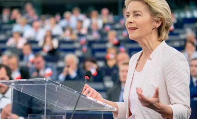 Szefowa Komisji Europejskiej: Czas demokratycznie ograniczyć siłę cyfrowych gigantów