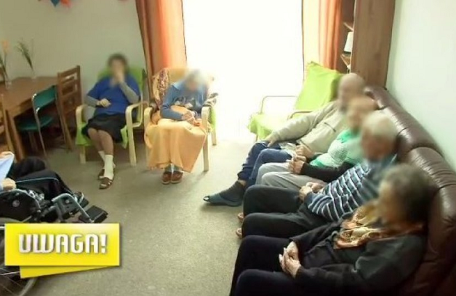 Kadr z drugiego reportażu w „Uwadze” TVN nt. domu spokojnej starości, fot. TVN