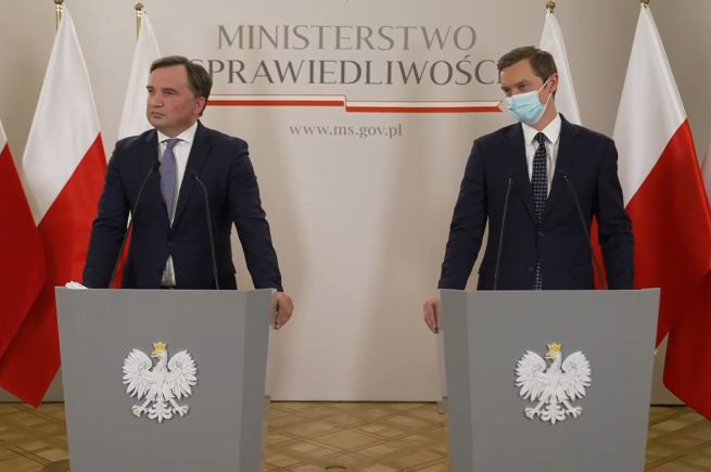 Minister sprawiedliwości Zbigniew Ziobro i jego zastępca Sebastian Kaleta (screen: YouTube/Ministerstwo Sprawiedliwości)